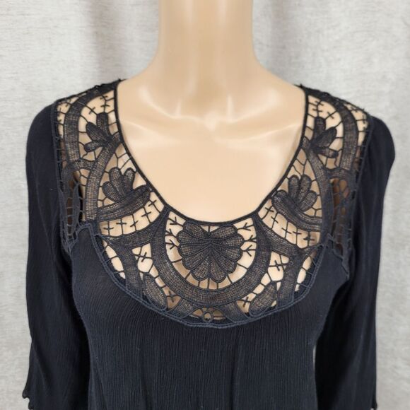 ASTR Elegant Black Lace Women's Top - Picture 2 of 9